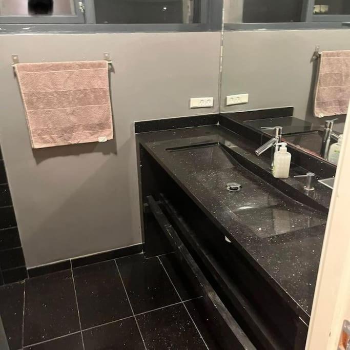 Apartment Med Eget Bad, Kokken Og Terasse