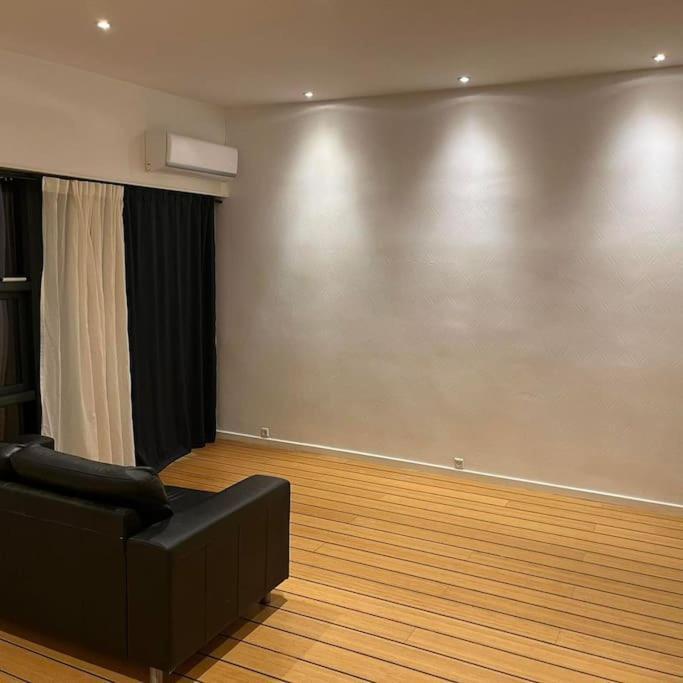 Apartment Med Eget Bad, Kokken Og Terasse Brondby